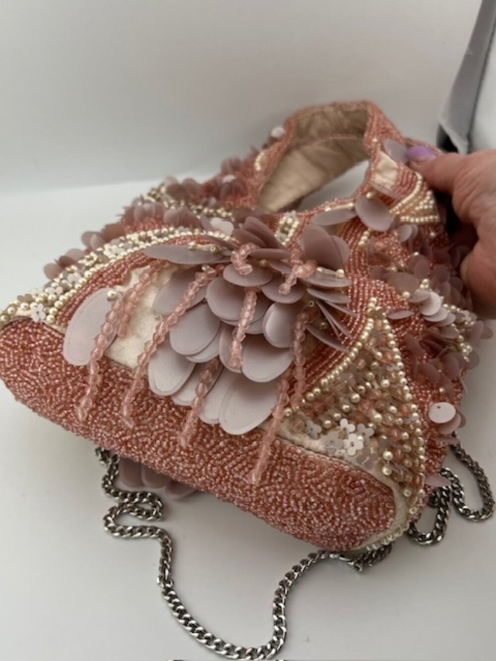 Womans Hand-beaded, Dainty Pink Crossbody Bag with Pink beads/white pearl beads - Picture 3 of 7